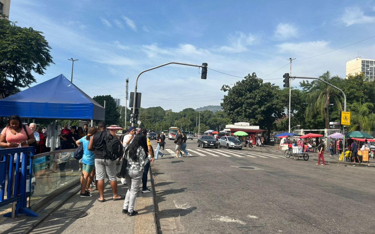 Ponto de ônibus em frente a Central do Brasil - Ana Fernanda Freire/Agência O DIA