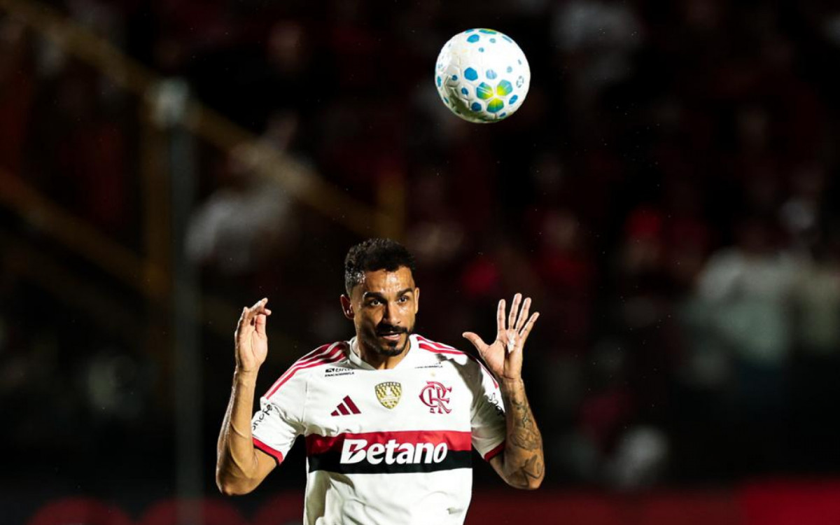 Flamengo volta a sofrer com falta de pontaria, e Danilo admite: 'Precisa ter atenção'