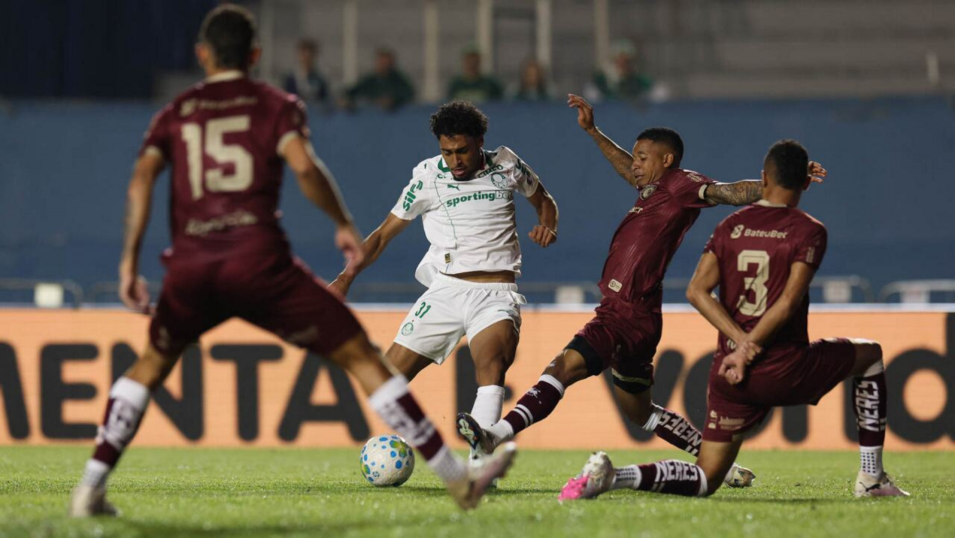 Abel se desculpa por gesto na Libertadores e exalta reservas do Palmeiras