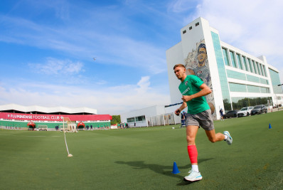 Castillo, do Fluminense, treina com proteção especial após sofrer corte na perna