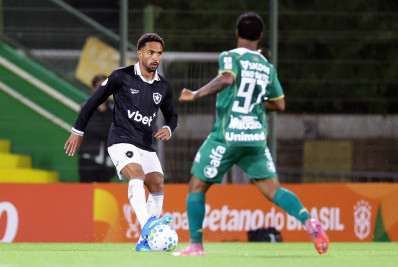 Na mira de Palmeiras e Cruzeiro, Vitinho pode acionar a Justiça para deixar o Botafogo