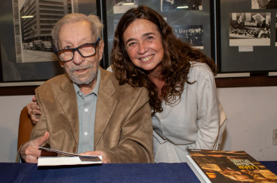 Lançamento de livro sobre repórter Luarlindo Ernesto lota a ABI