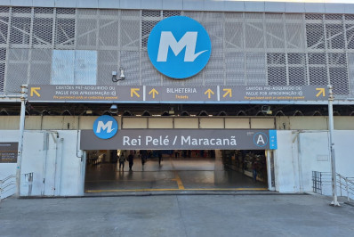 Rebatizada, estação Rei Pelé/Maracanã ganha nova sinalização