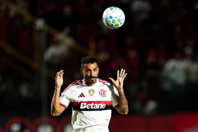 Flamengo volta a sofrer com falta de pontaria, e Danilo admite: 'Precisa ter atenção'