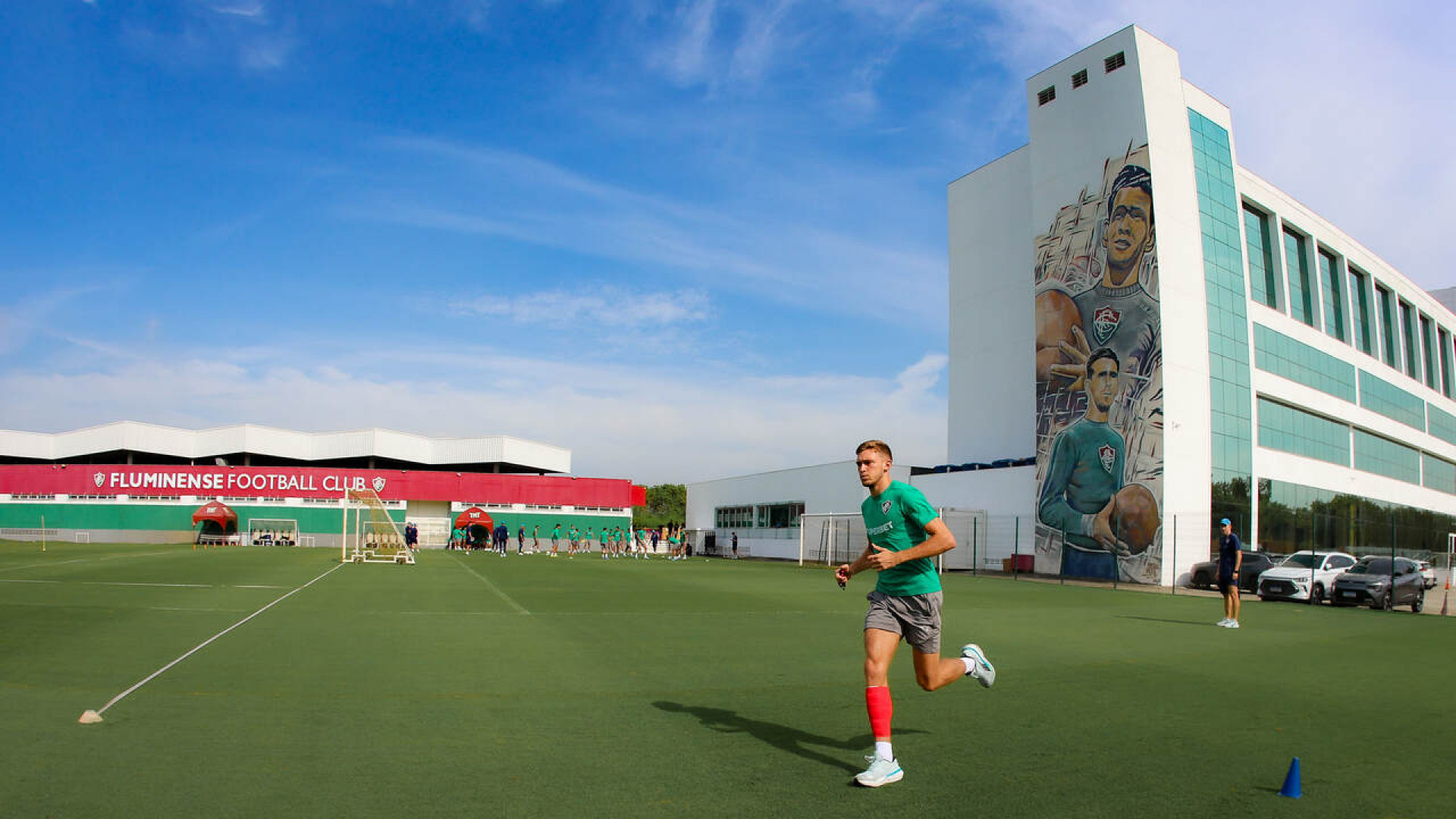 Castillo, do Fluminense, treina com prote&ccedil;&atilde;o especial por corte na perna