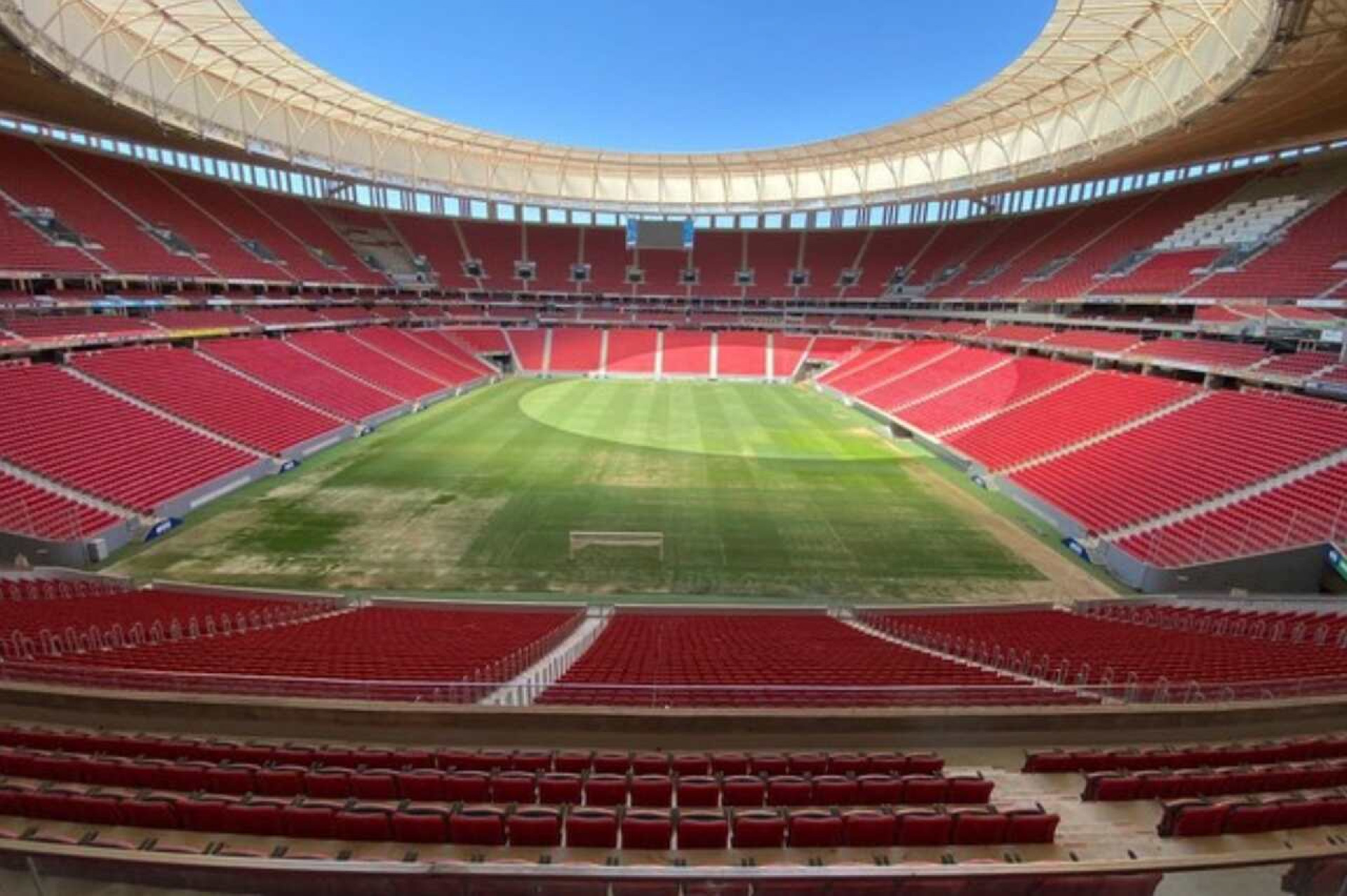 Fifa notifica Arena BSB e amea&ccedil;a tirar o Man&eacute; Garrincha do Mundial 2027