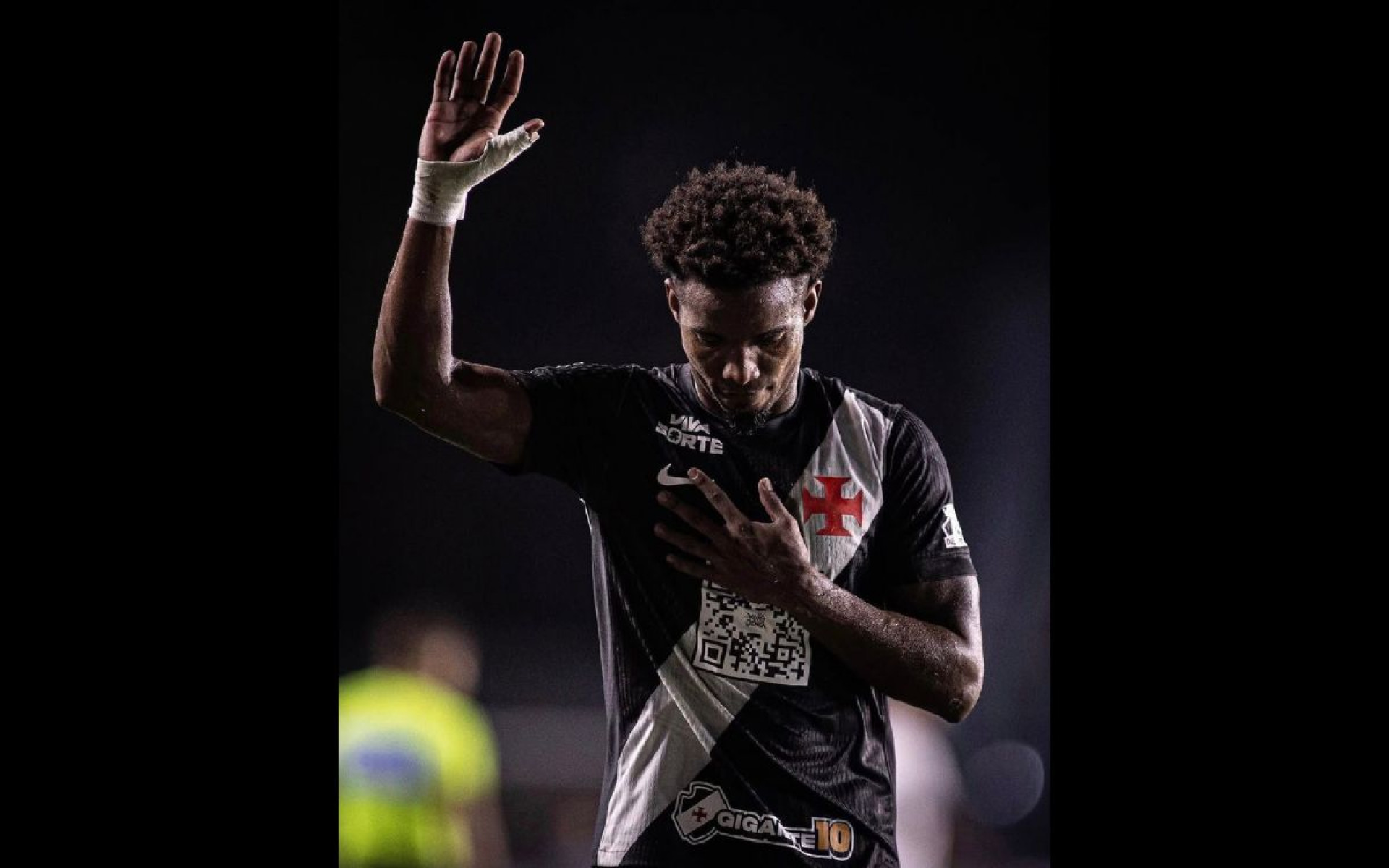 Destaque do Vasco, Thiago Mendes pede desculpas por expulsão na Copa do Brasil