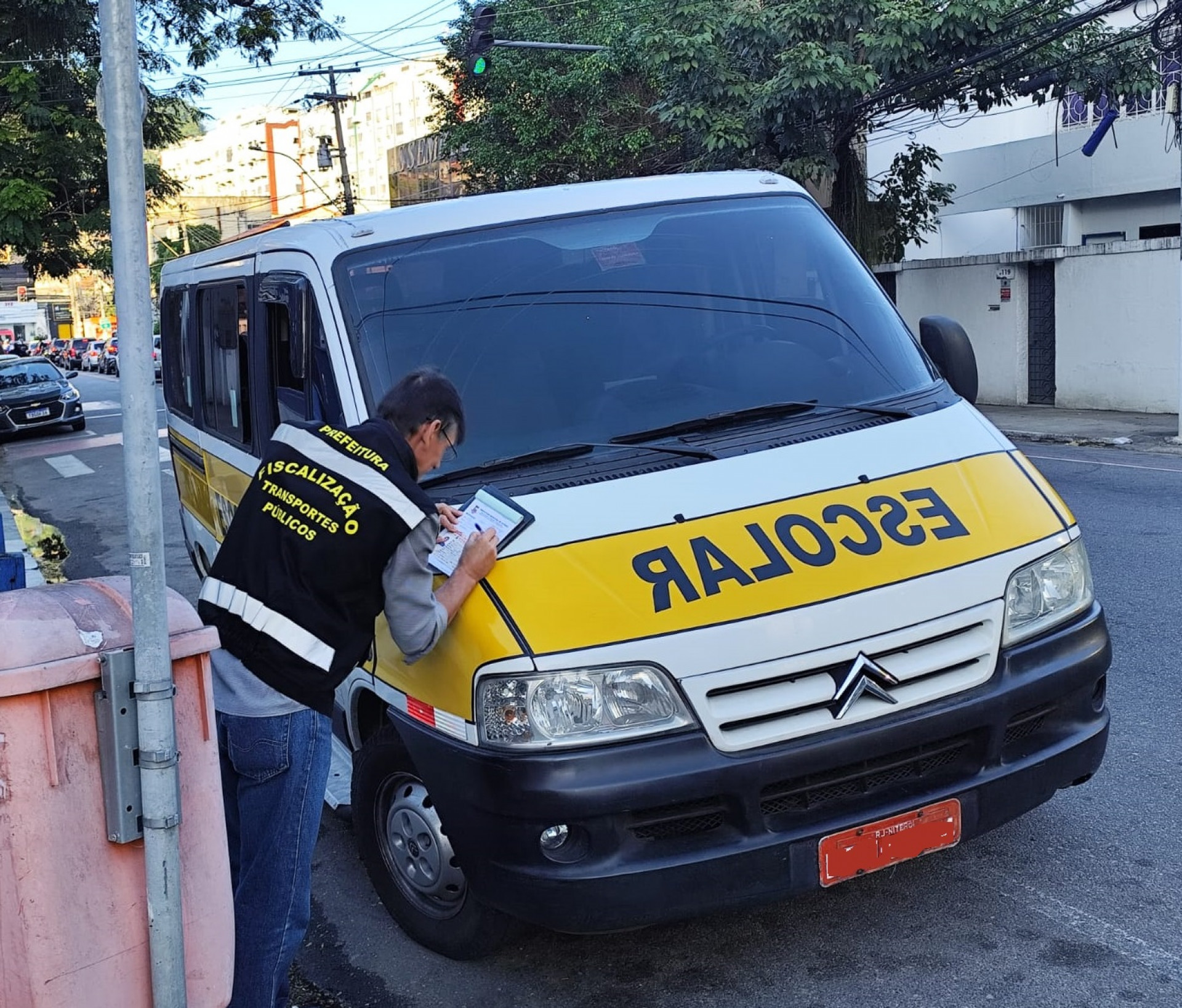 Niterói realiza operação educativa de fiscalização do transporte escolar
