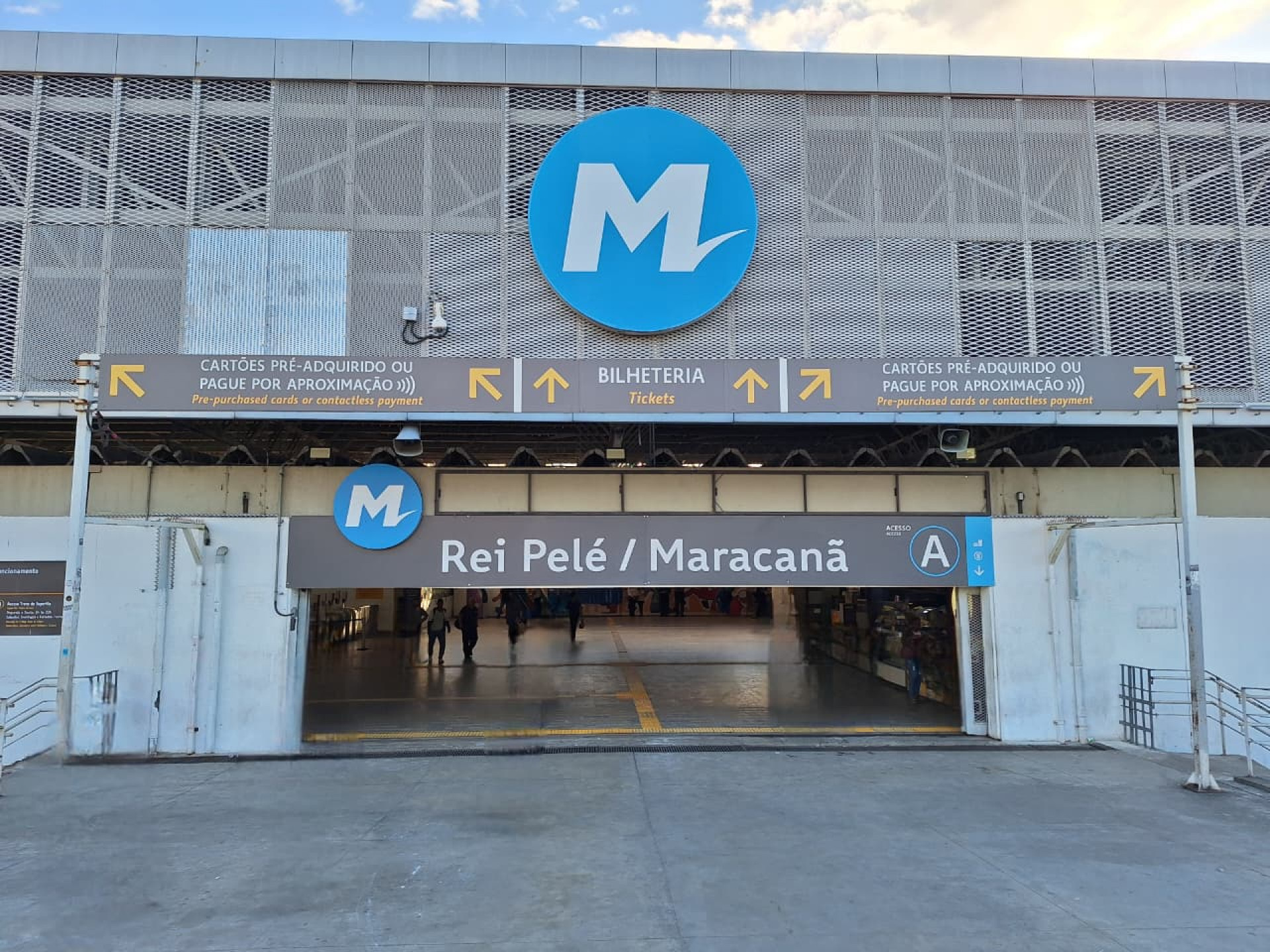 Estação Rei Pelé/Maracanã ganhou novas placas - Divulgação