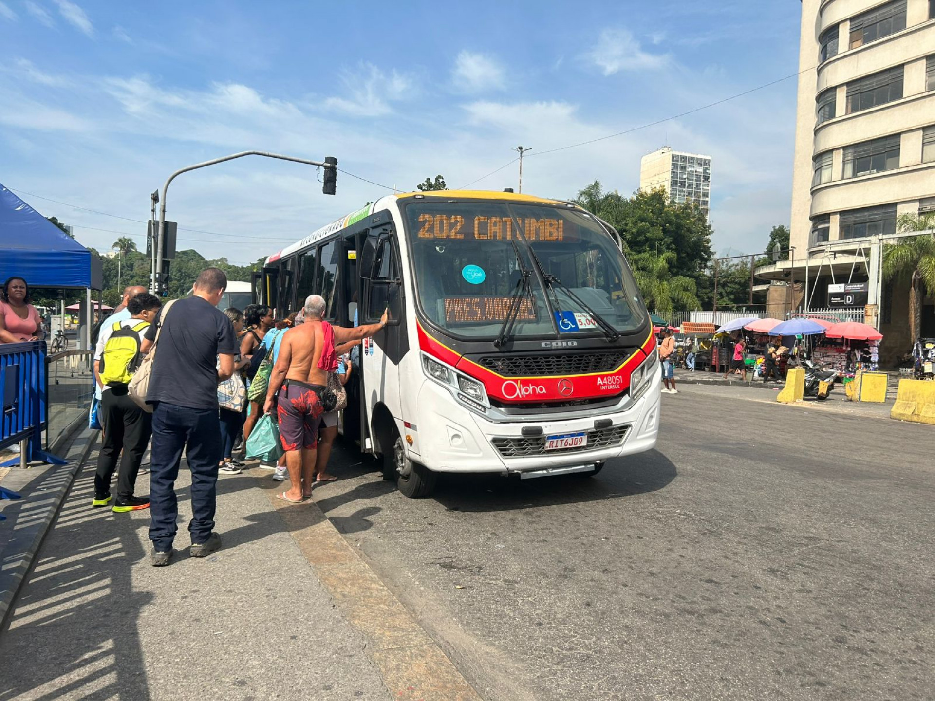 Fim do pagamento em dinheiro nos ônibus divide opiniões entre passageiros