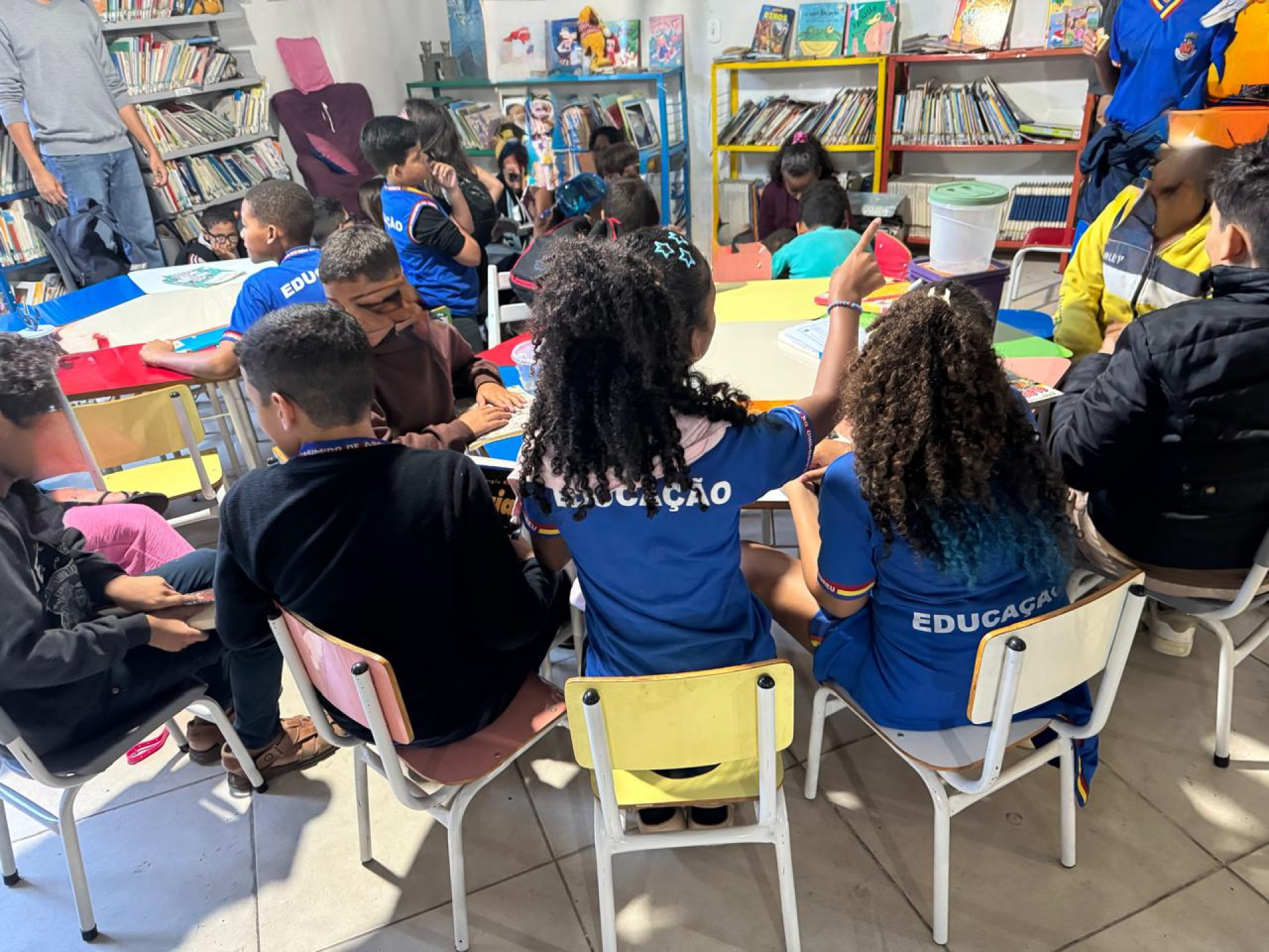 Estudantes da Escola Municipal Pastor Abel participaram de atividades culturais e momentos de leitura na Biblioteca Carlos Drummond de Andrade, em Rio das Ostras - Foto: Divulga&ccedil;&atilde;o