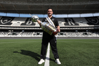 Vasco negocia com Raphael Rezende, que deixou o Botafogo em fevereiro
