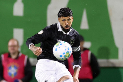 Palmeiras pressiona por despedida de Barboza, mas Botafogo quer prazo maior