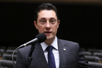 Flávio Bolsonaro precisa explicar áudio para ter sobrevida eleitoral, diz líder do Podemos