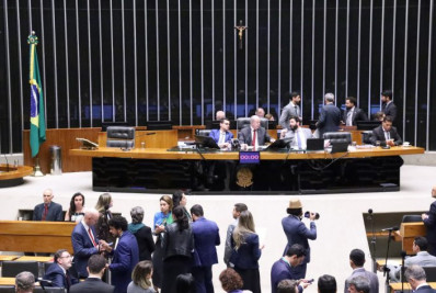 Câmara aprova regras para aposentadoria compulsória de empregados públicos aos 75 anos