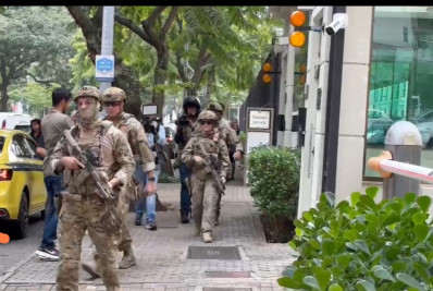 FOTOS! Agentes da PF apreendem celular e tablet na casa de Cláudio Castro