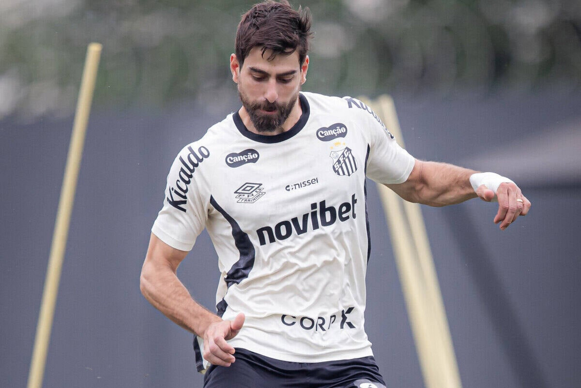 Santos deve ganhar mais dois desfalques para duelo com o Coritiba