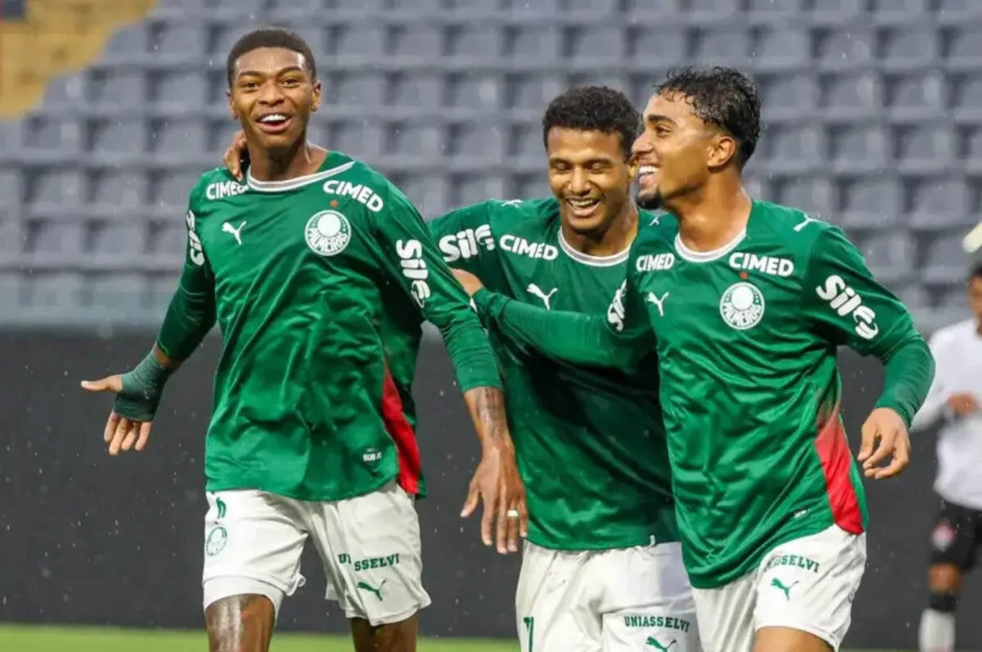 Palmeiras empata com o Vit&oacute;ria, mas mant&eacute;m lideran&ccedil;a do Brasileir&atilde;o sub-20