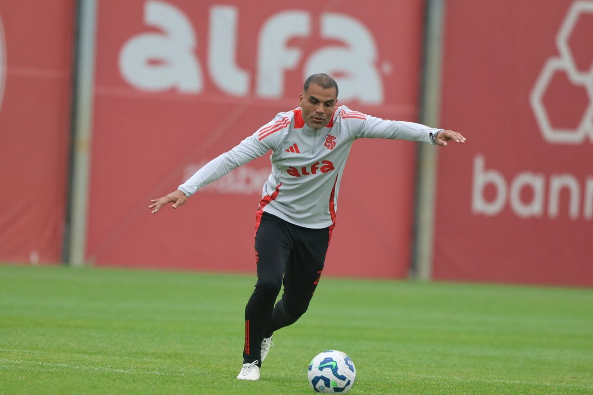 Pezzolano ajusta defesa para duelo contra o Vasco; veja prov&aacute;vel escala&ccedil;&atilde;o do Internacional