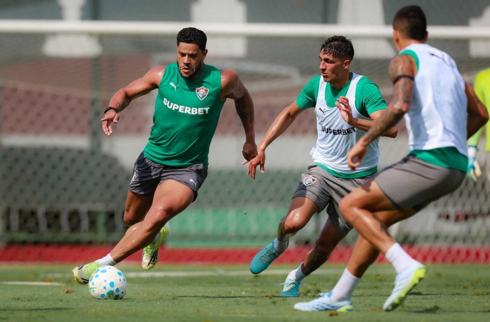 Hulk deixa boa impress&atilde;o em primeiro treino no Fluminense