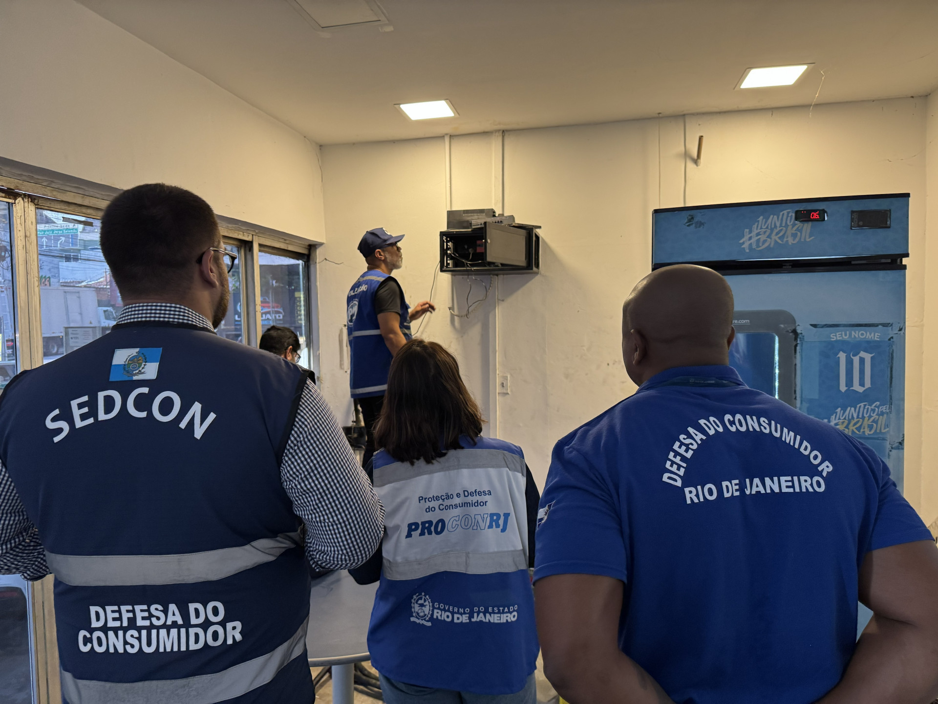Posto de combustíveis foi totalmente interditado - Divulgação / Sedcom