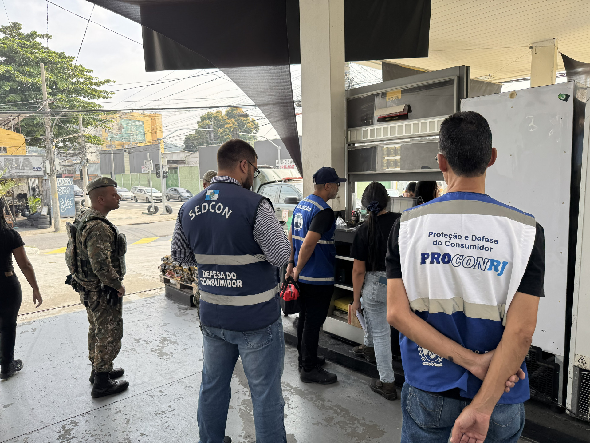 Posto de combustíveis foi totalmente interditado - Divulgação / Sedcom