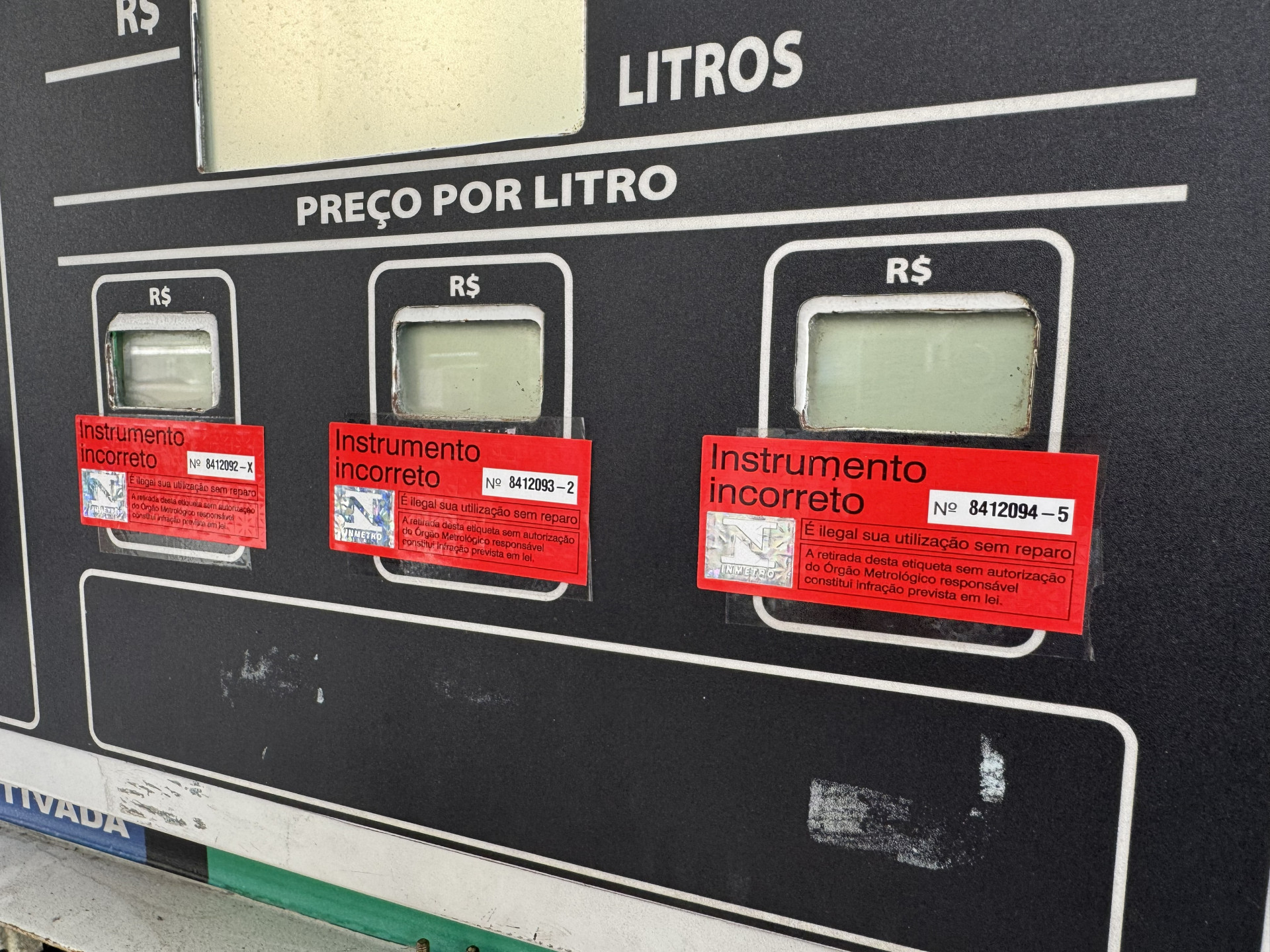 Posto de combustíveis foi totalmente interditado - Divulgação / Sedcom