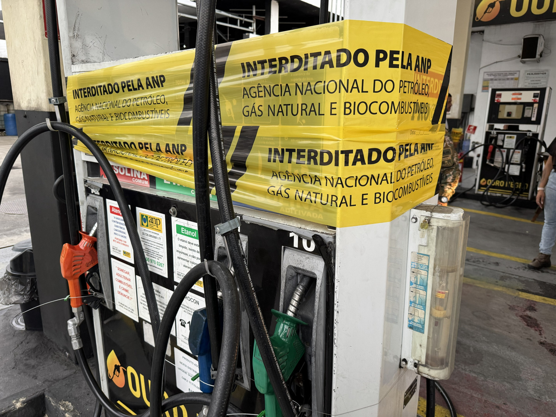 Posto de combustíveis foi totalmente interditado - Divulgação / Sedcom