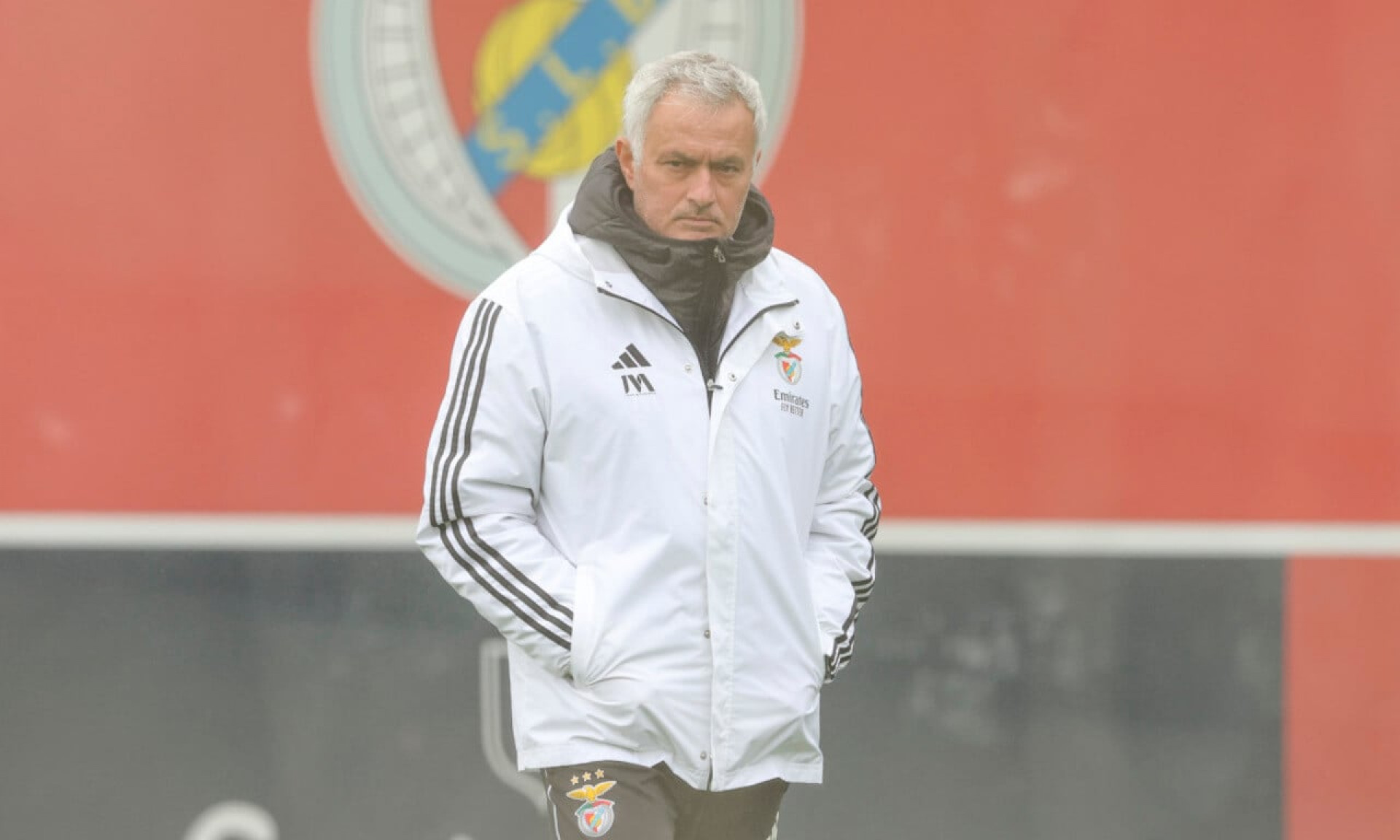 Mourinho faz mist&eacute;rio sobre Real Madrid e perman&ecirc;ncia no Benfica