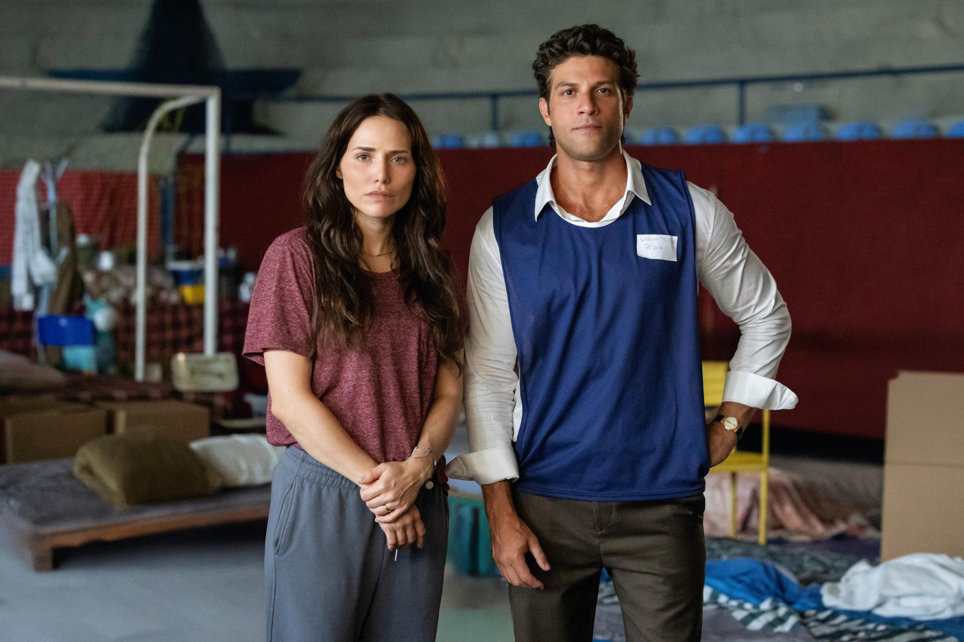  Quem Ama Cuida:  Adriana (Leticia Colin) conhece Pedro ( Chay Suede ) no abrigo - Manoella Mello / TV Globo