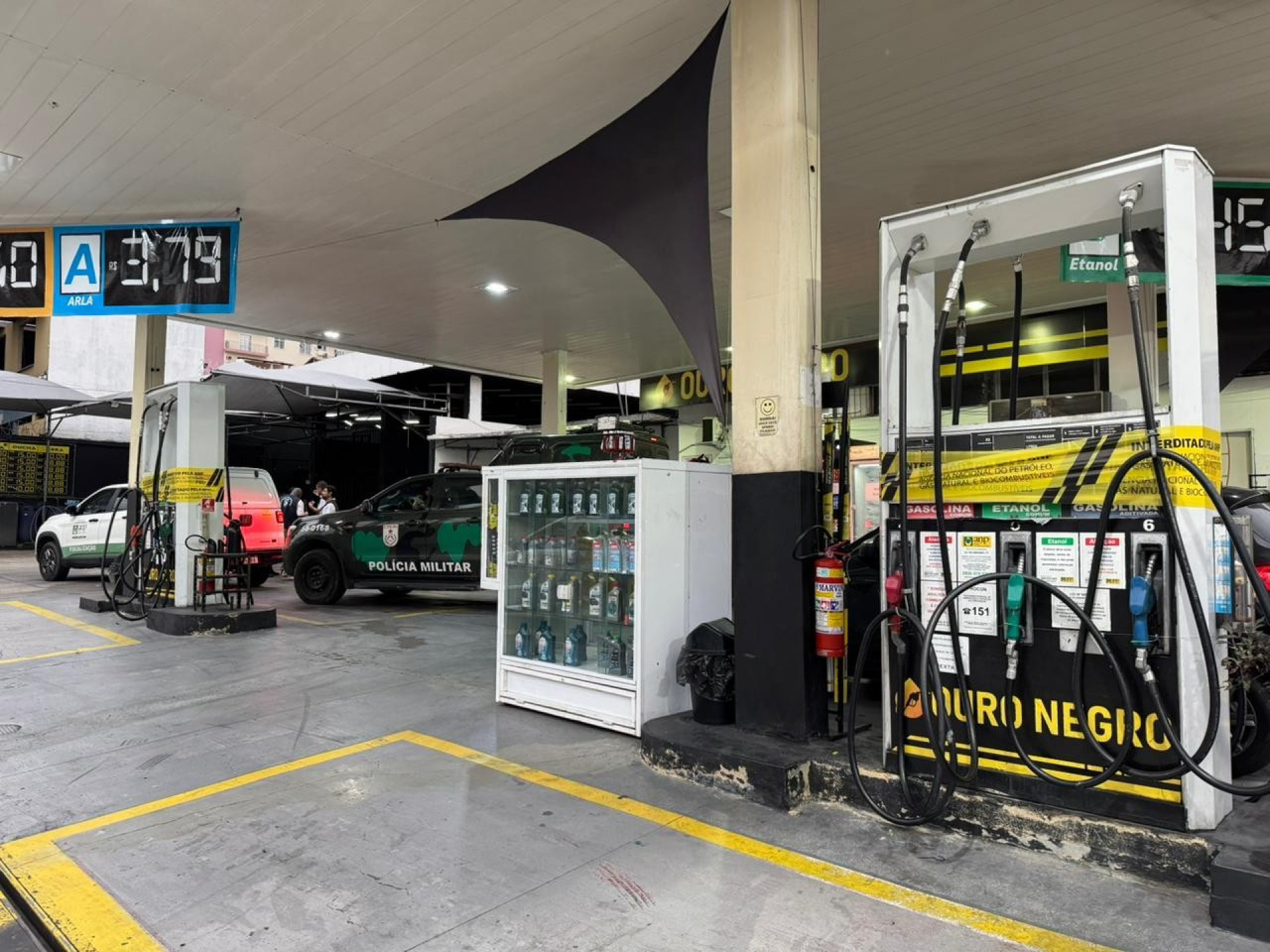 Posto de combustíveis foi totalmente interditado - Divulgação / Sedcom