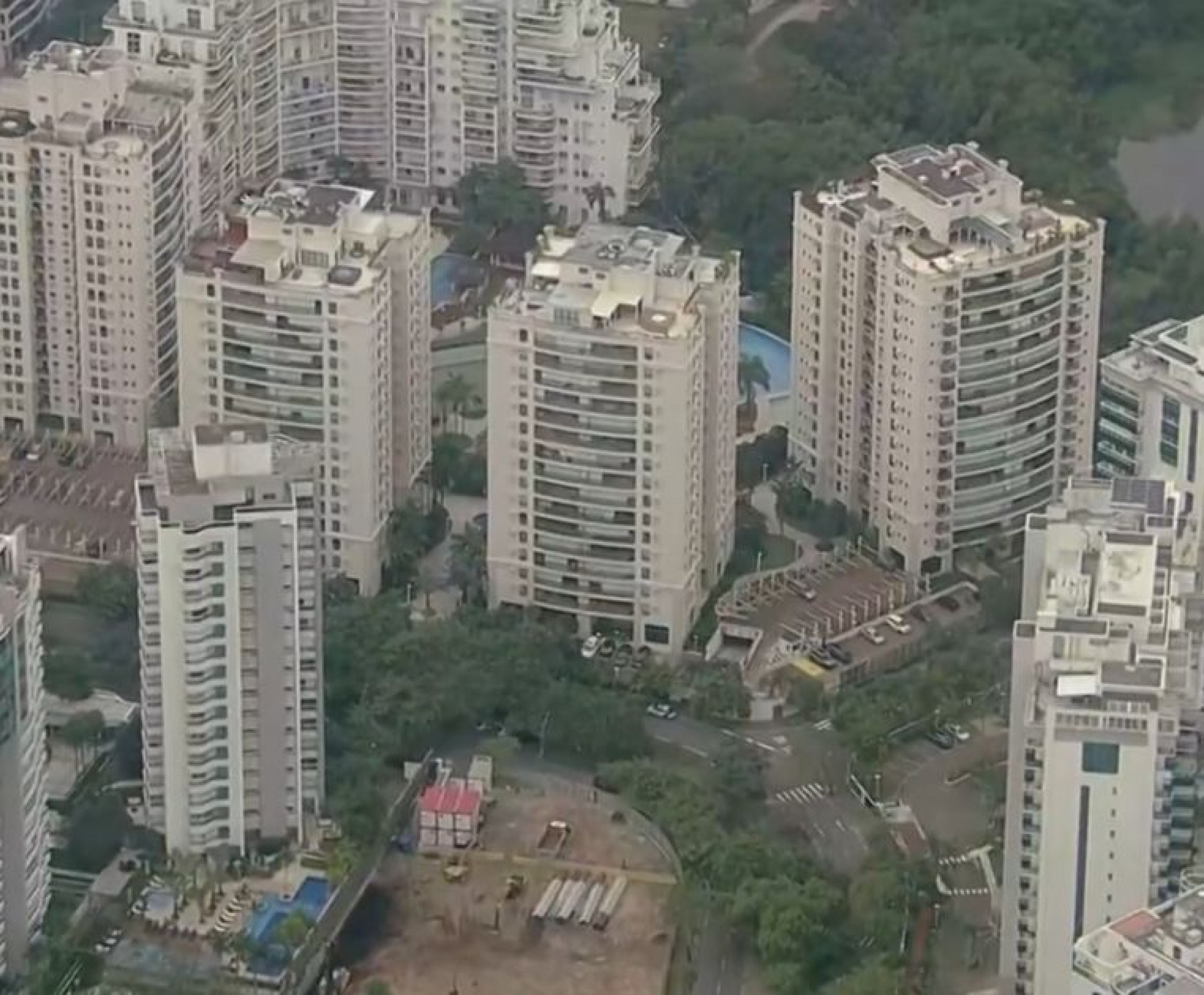 Condomínio onde mora ex-governador Cláudio Castro - Reprodução/BDRJ