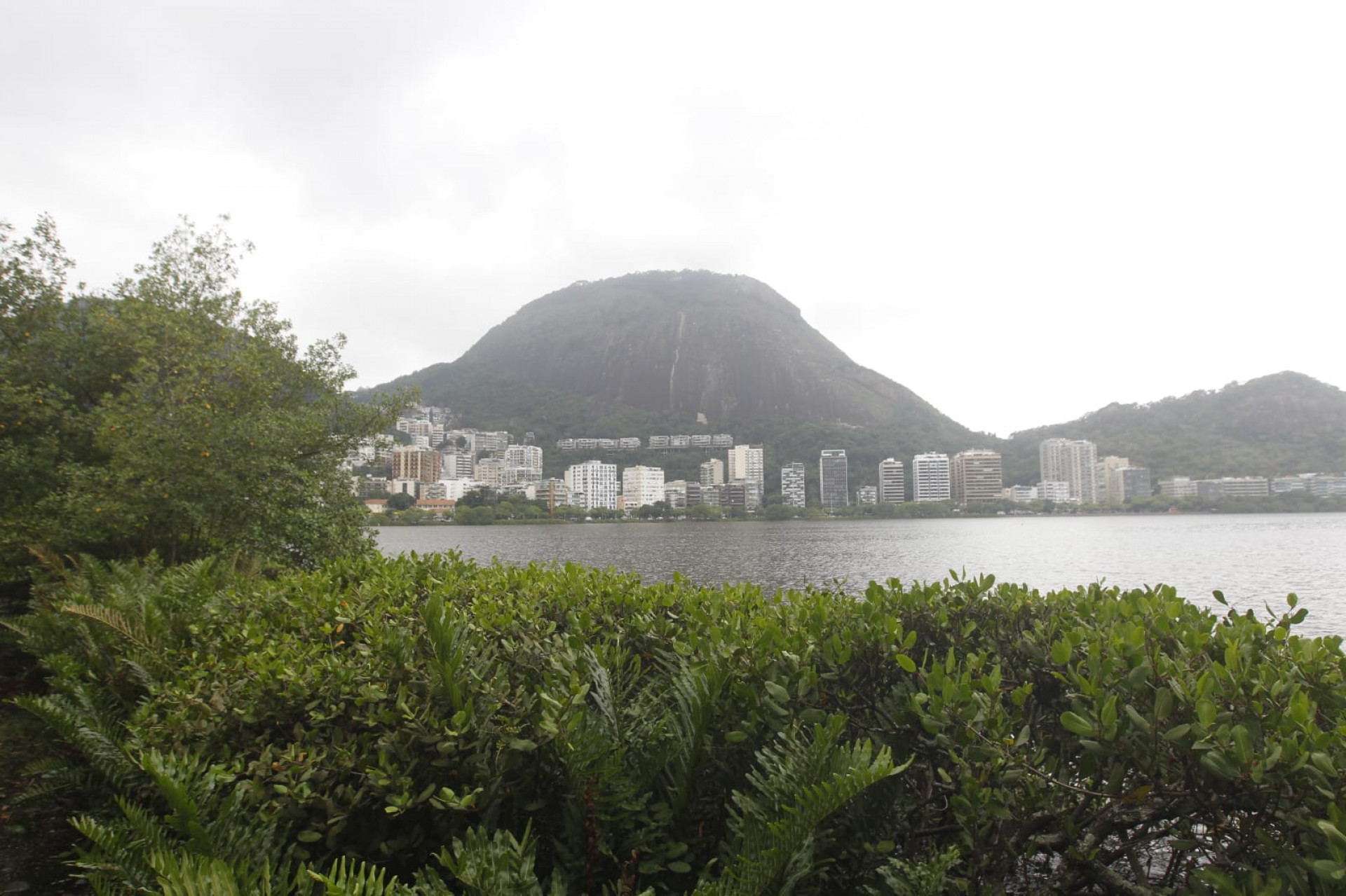 Paisagem da Lagoa Rodrigo de Freitas, na Zona Sul, nesta sexta-feira (15) - Reginaldo Pimenta / Agência O Dia