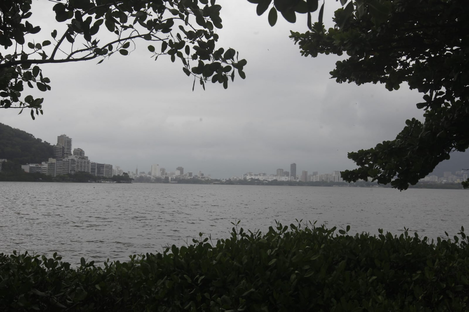 Previsão do Alerta Rio indica chuva fraca e isolada para a tarde e noite desta sexta (15) - Reginaldo Pimenta / Agência O Dia