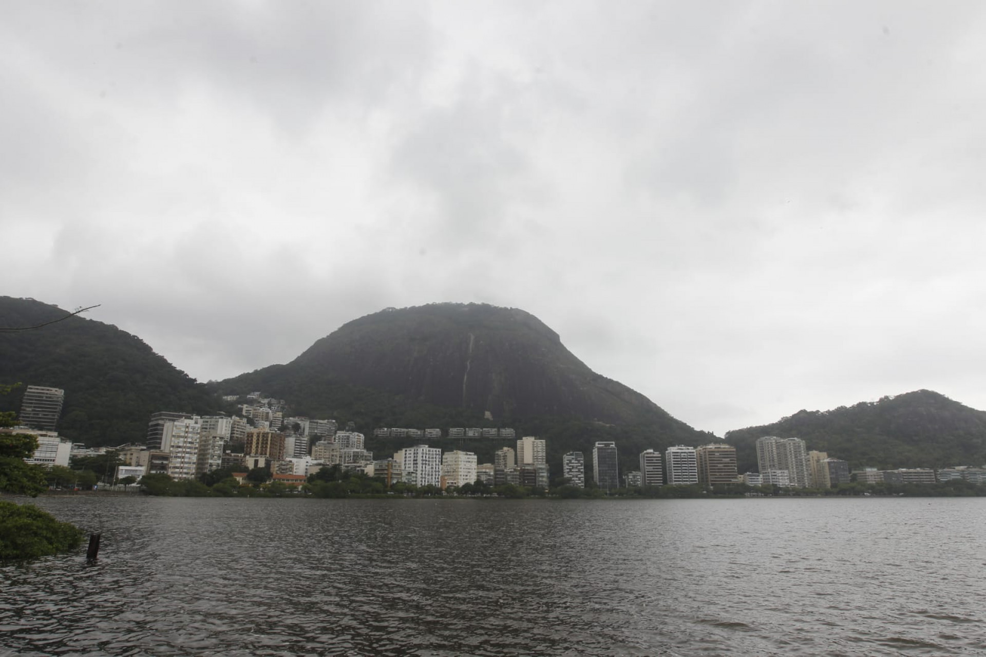 Céu com poucas nuvens na manhã desta sexta-feira (15) - Reginaldo Pimenta / Agência O Dia