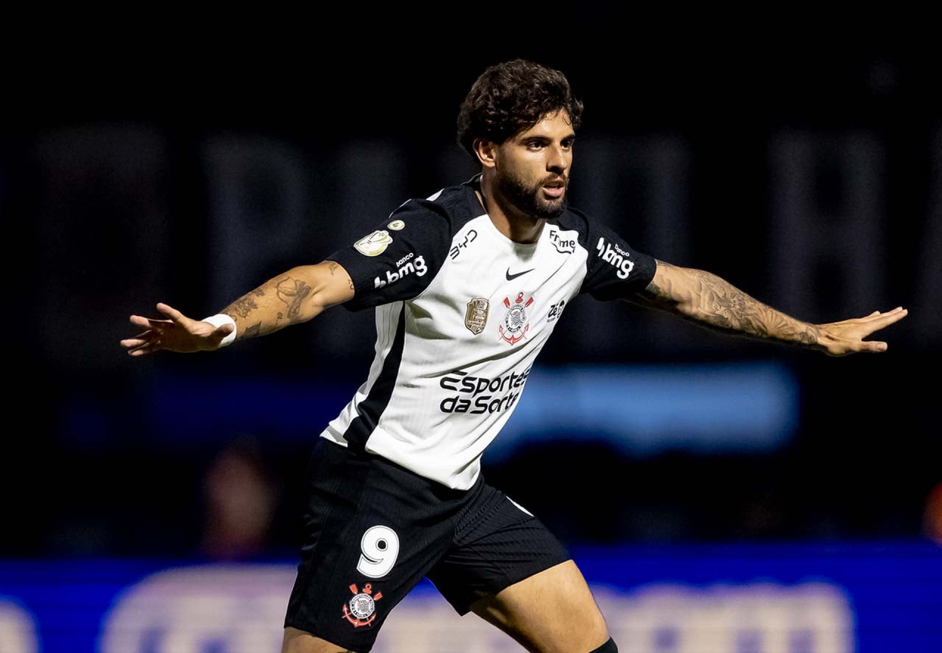 Corinthians aceita negociar Hugo Souza por R$ 76,8 milh&otilde;es