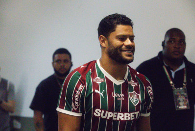 Hulk é apresentado no Fluminense, explica decisão e sonha com títulos: 'Muito feliz'
