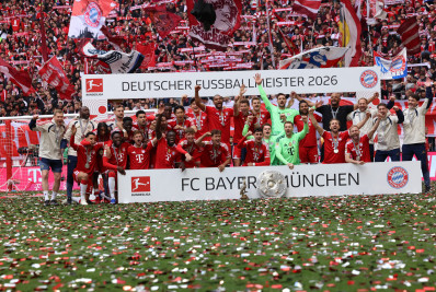 Bayern festeja título alemão com goleada e recorde de gols