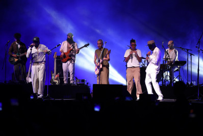 Jota.pê recebe Emicida e Os Garotin em show no Rio