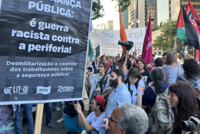 Cordão da Mentira faz ato na Paulista para lembrar Crimes de Maio