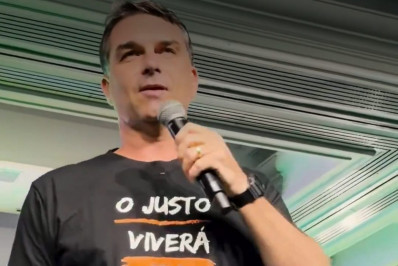 Flávio Bolsonaro faz aceno a Tarcísio e cita troca de delegado da PF e endividamento