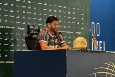 Hulk é apresentado no Fluminense, explica decisão e sonha com títulos: 'Muito feliz'