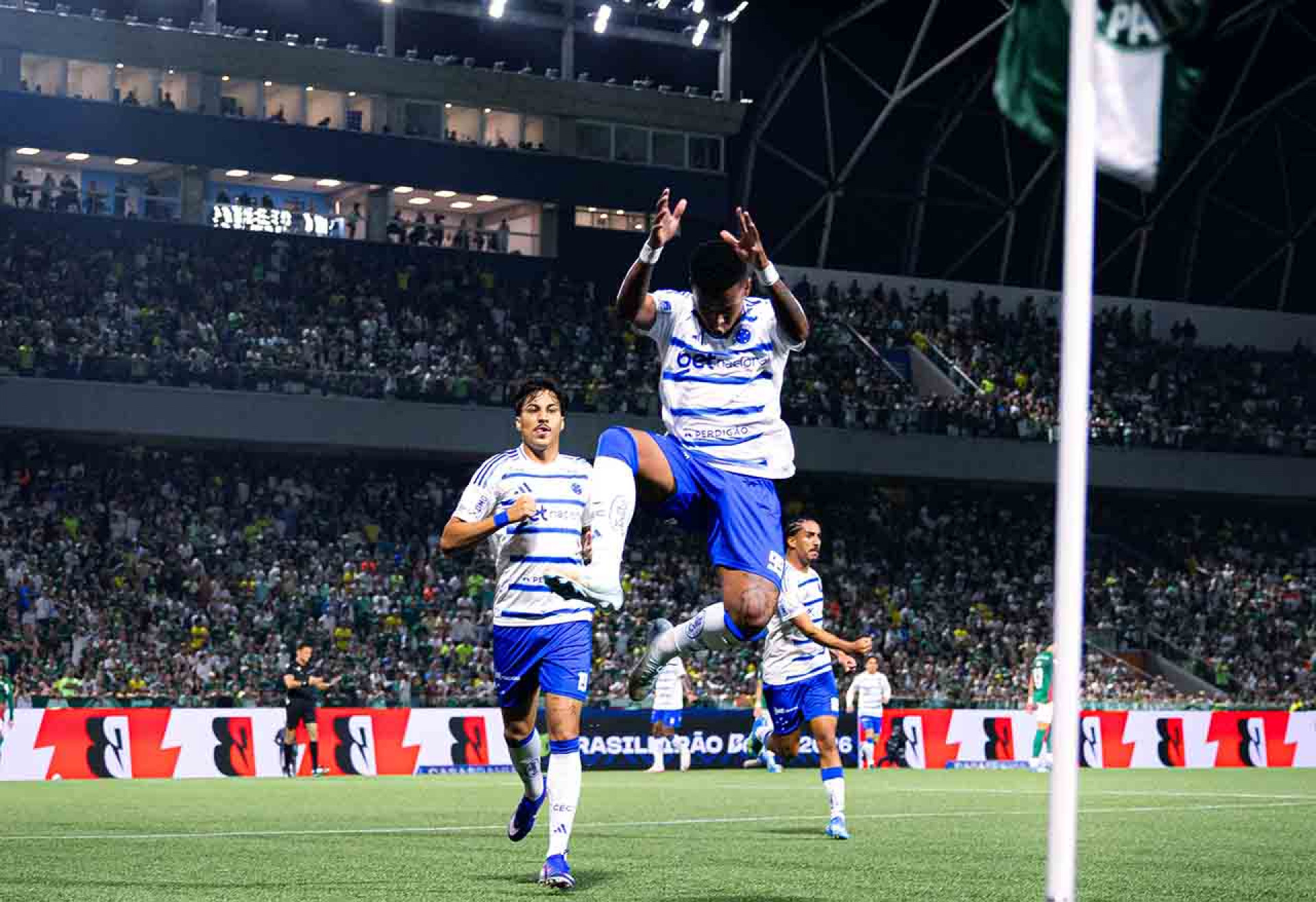 Chuva, gola&ccedil;os e intensidade: Palmeiras e Cruzeiro ficam no 1 a 1
