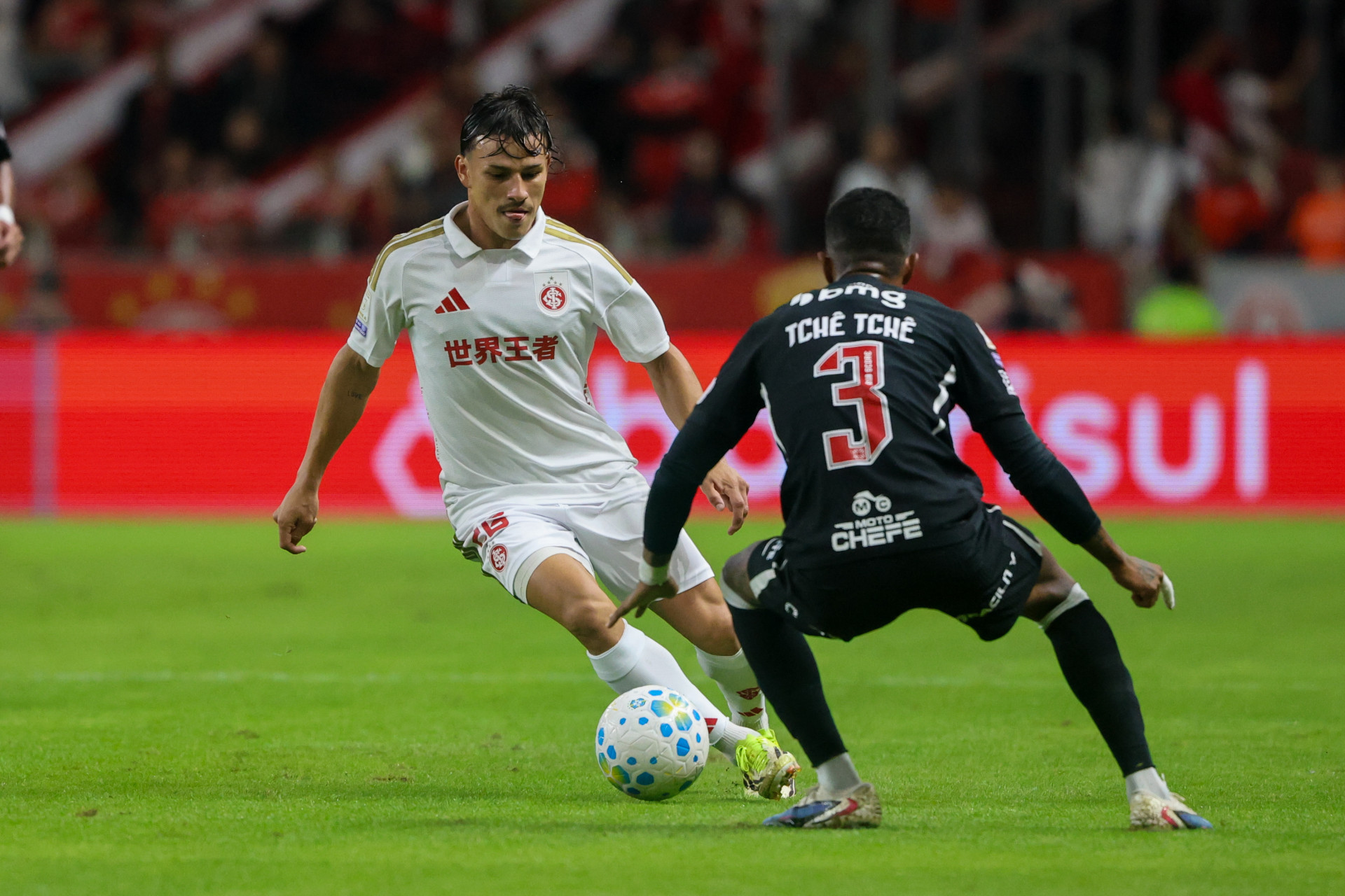 Vasco joga mal e é goleado pelo Internacional no Brasileiro
