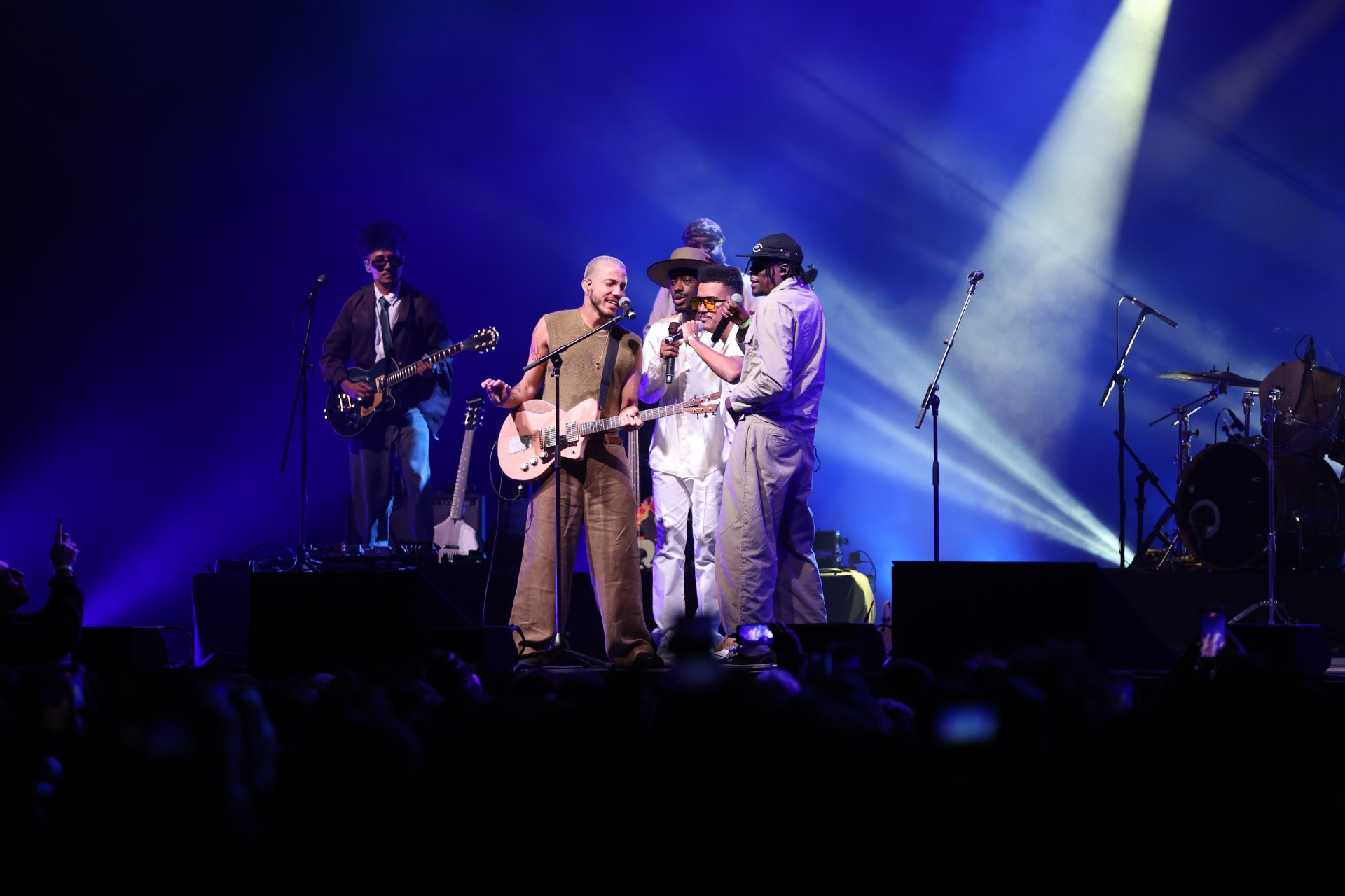 Jota.pê cantou ao lado dos integrantes do trio Os Garotin - Daniel Pinheiro/BrazilNews