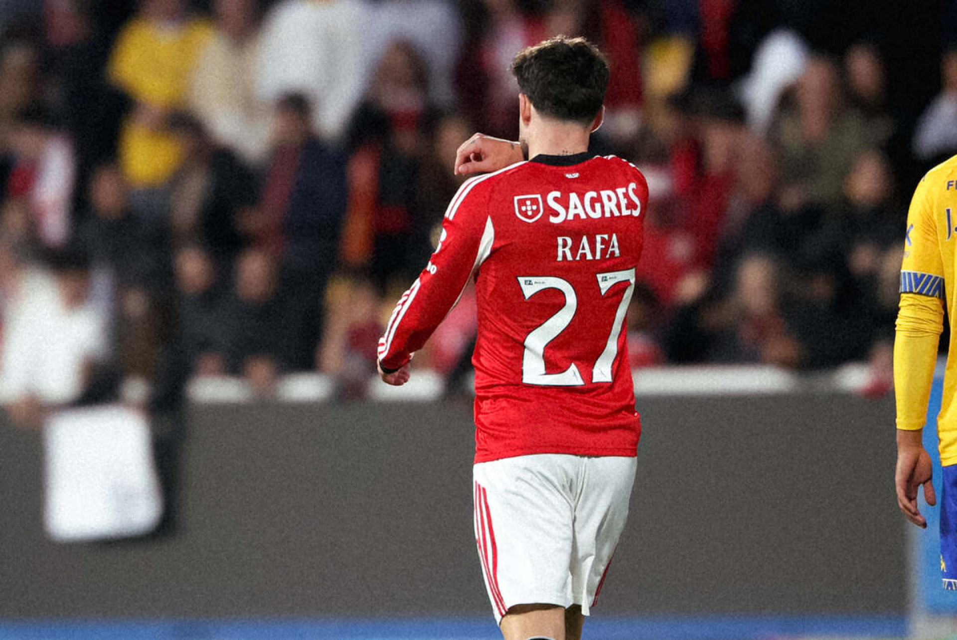 Benfica vence, termina invicto, mas sem vaga na Champions