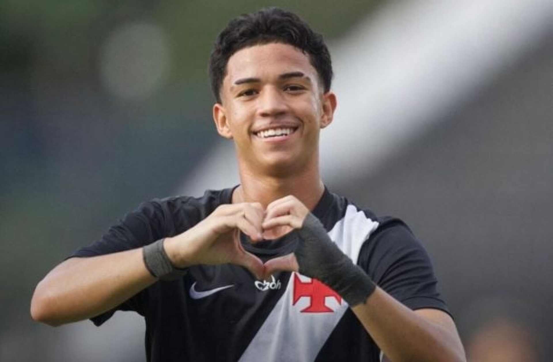 Vasco bate Corinthians, fora de casa, e tira Palmeiras da lideran&ccedil;a do Brasileiro Sub-20