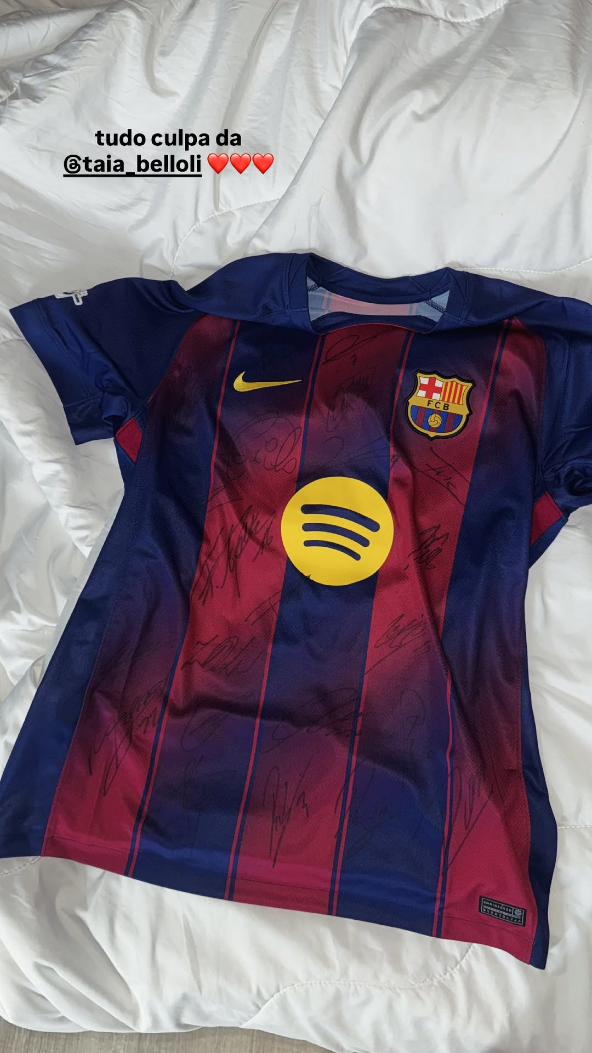 Alane Dias presenteou namorado com camisa do Barcelona autografada  - Reprodução/Instagram 