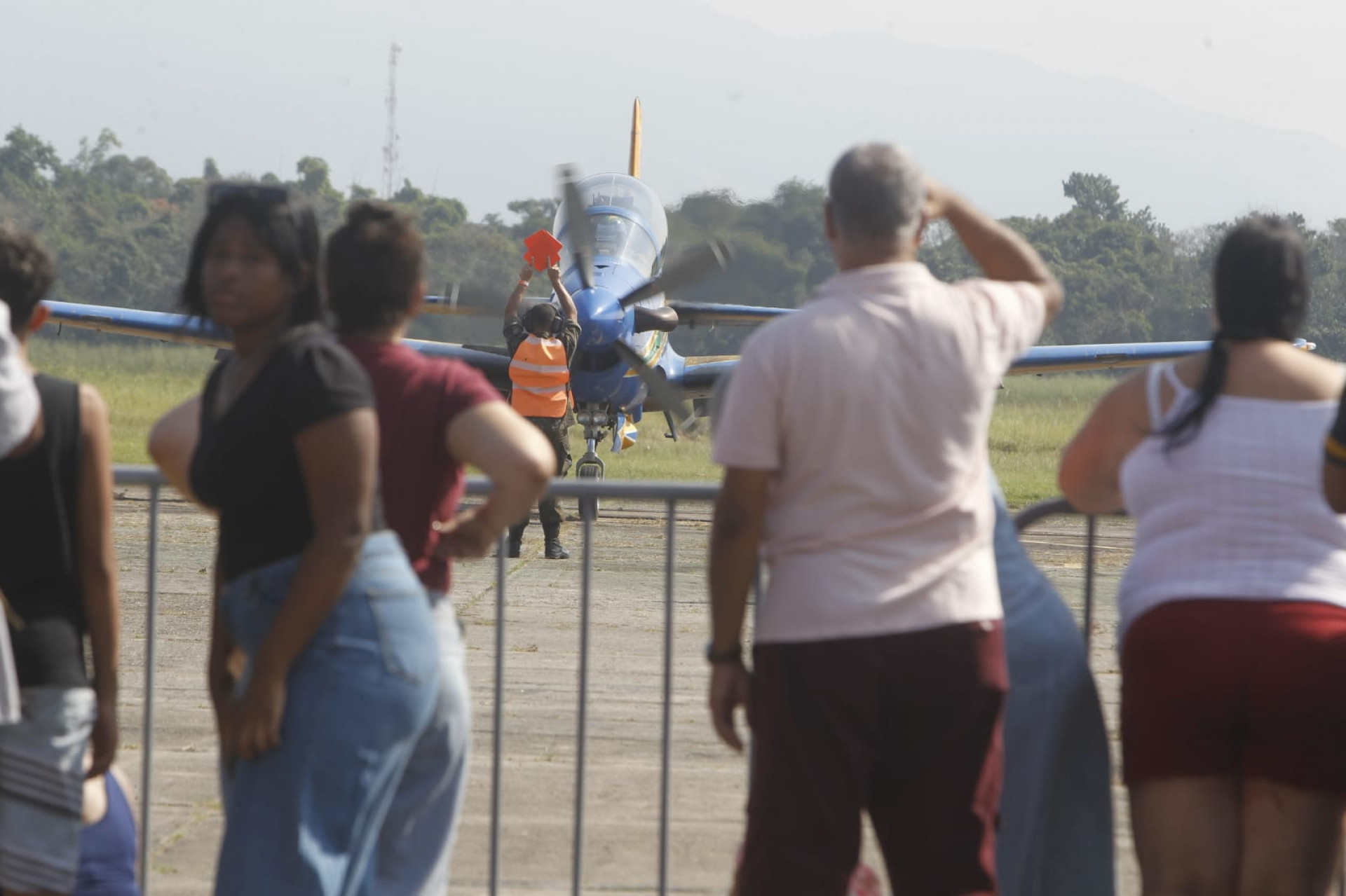 Famílias se encantam com show aéreo no MUSAL Airshow 2026, neste sábado (16) - Reginaldo Pimenta/Agência O Dia