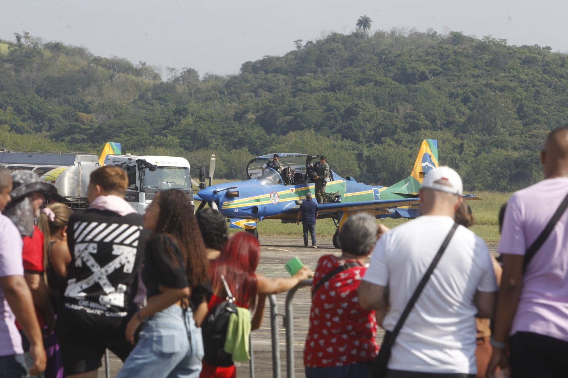 Famílias se encantam com show aéreo no MUSAL Airshow 2026, neste sábado (16) - Reginaldo Pimenta/Agência O Dia